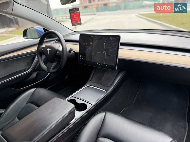 Седан Tesla Model 3 2021 в Тернополе
