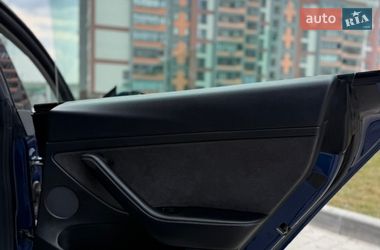 Седан Tesla Model 3 2021 в Тернополе