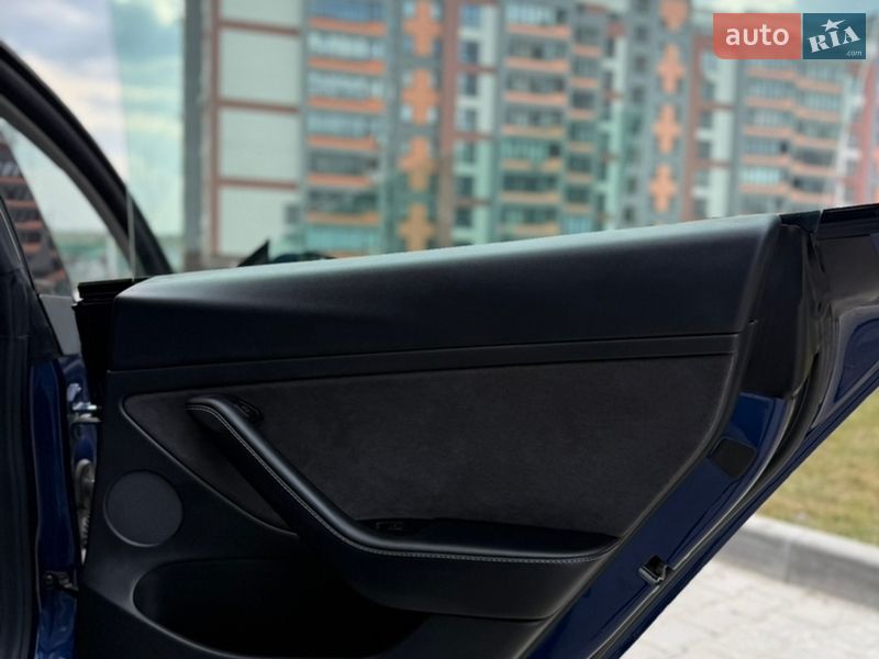Седан Tesla Model 3 2021 в Тернополе