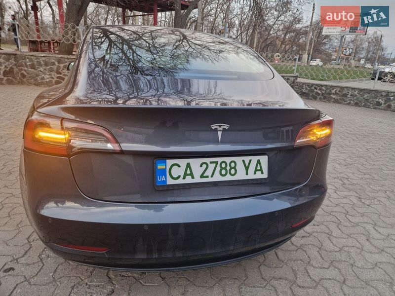Седан Tesla Model 3 2022 в Черкасах