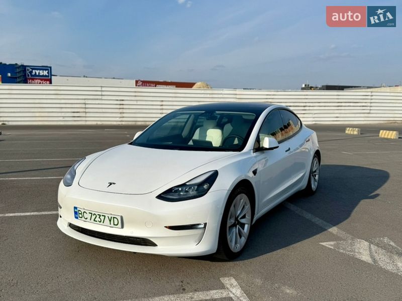 Седан Tesla Model 3 2021 в Львове