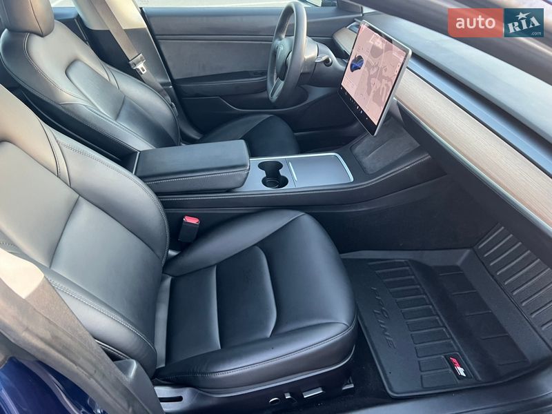 Седан Tesla Model 3 2020 в Киеве