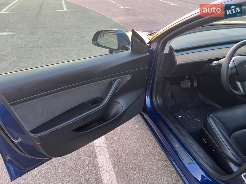 Седан Tesla Model 3 2020 в Киеве