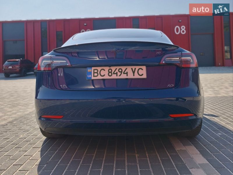 Седан Tesla Model 3 2021 в Львові