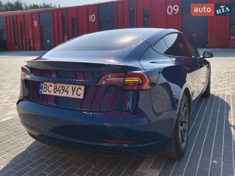 Седан Tesla Model 3 2021 в Львові