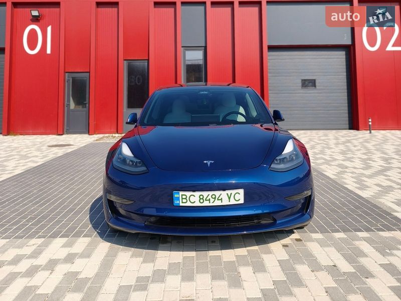 Седан Tesla Model 3 2021 в Львові