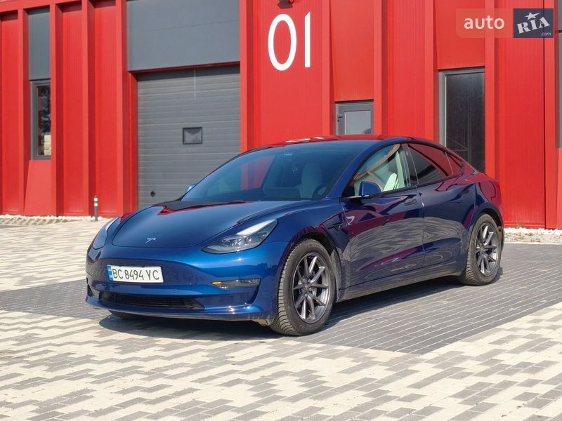 Седан Tesla Model 3 2021 в Львове