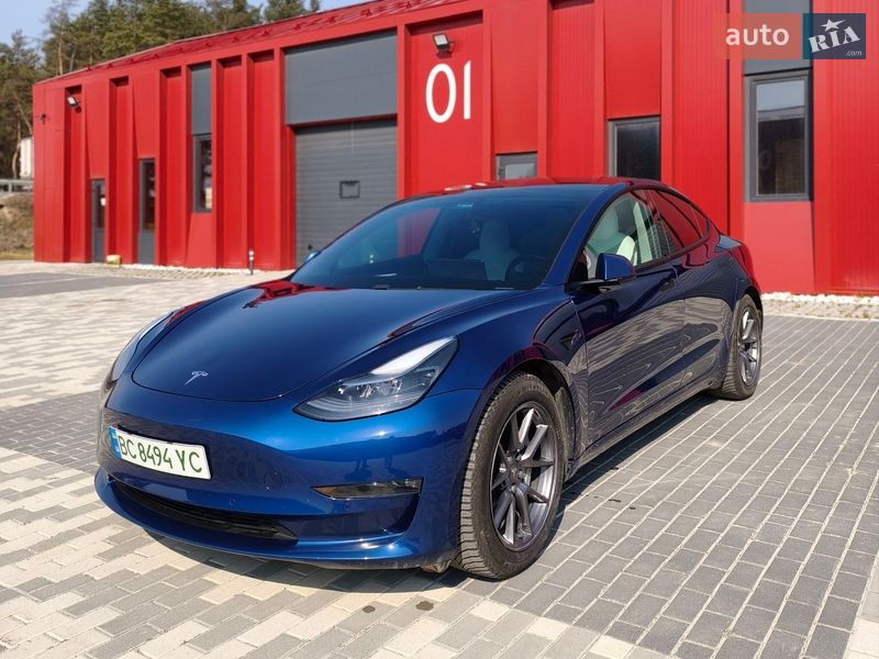 Седан Tesla Model 3 2021 в Львові