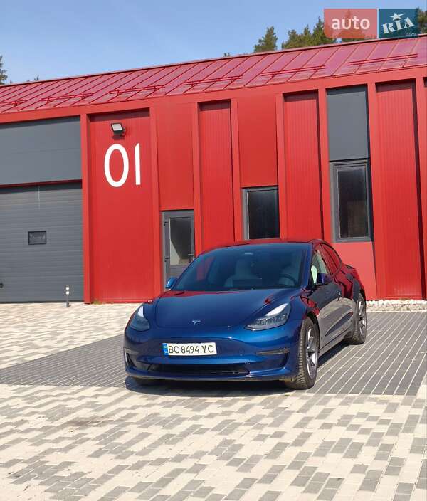 Седан Tesla Model 3 2021 в Львові