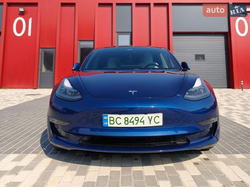 Седан Tesla Model 3 2021 в Львові