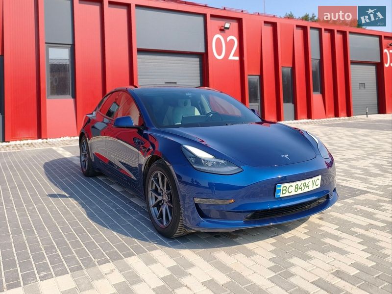 Седан Tesla Model 3 2021 в Львові