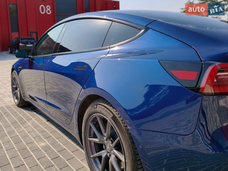 Седан Tesla Model 3 2021 в Львове