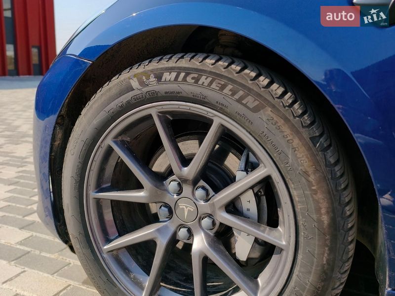 Седан Tesla Model 3 2021 в Львові