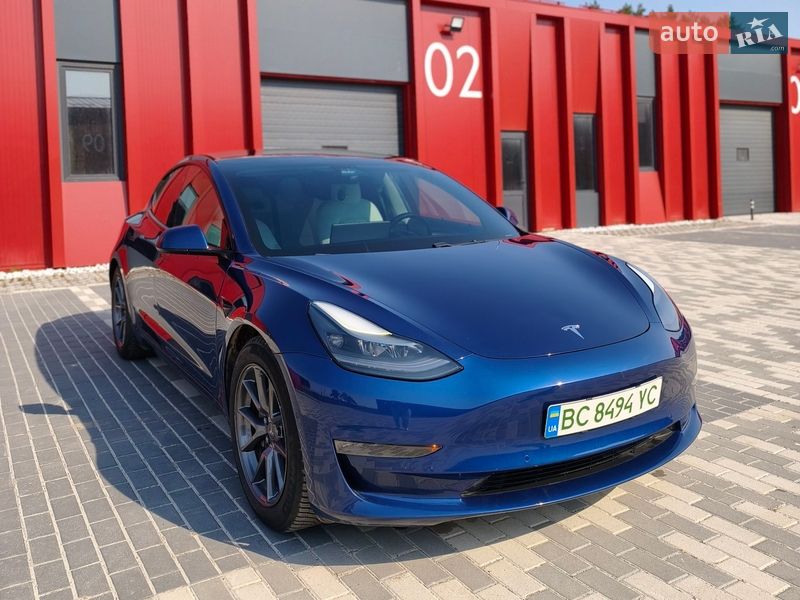 Седан Tesla Model 3 2021 в Львові