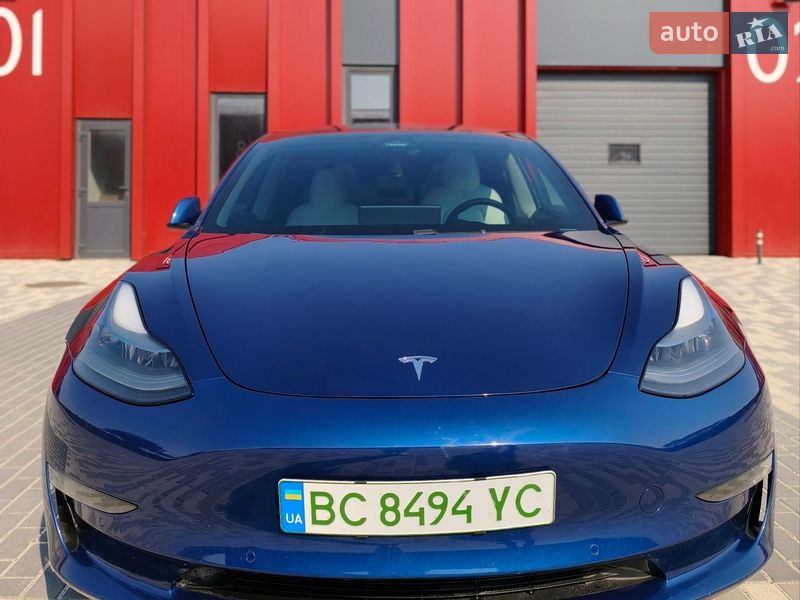 Седан Tesla Model 3 2021 в Львові