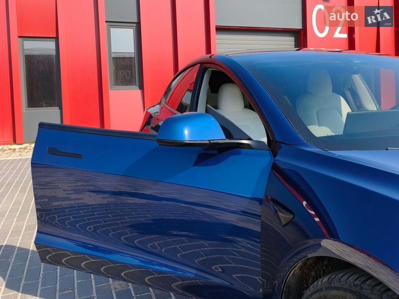 Седан Tesla Model 3 2021 в Львове
