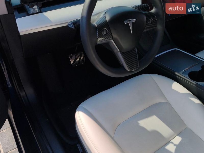 Седан Tesla Model 3 2021 в Львові