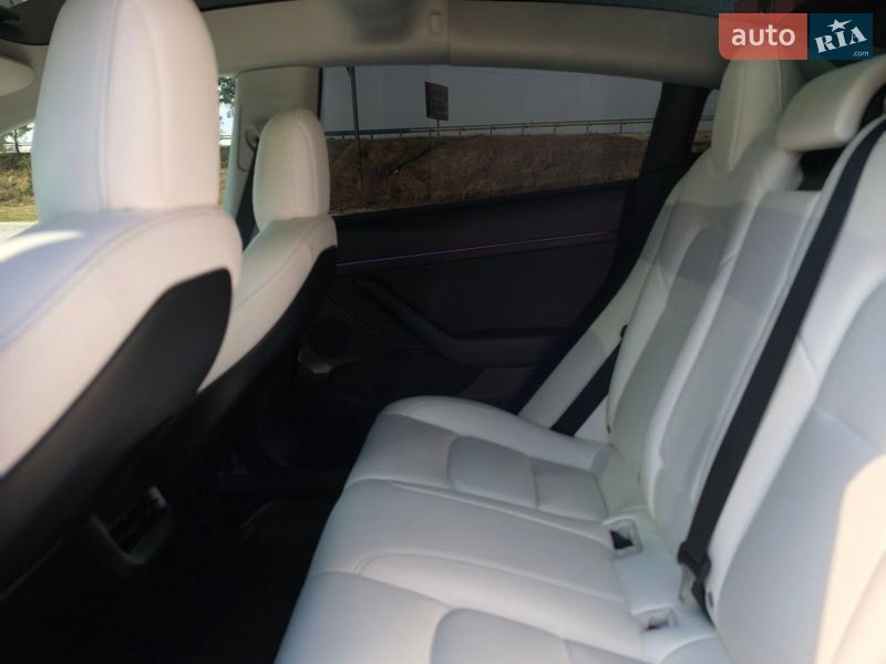 Седан Tesla Model 3 2021 в Львове