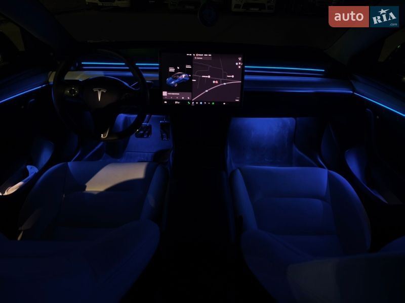 Седан Tesla Model 3 2021 в Львові