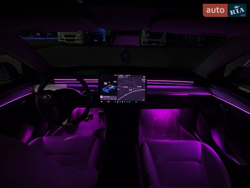 Седан Tesla Model 3 2021 в Львові