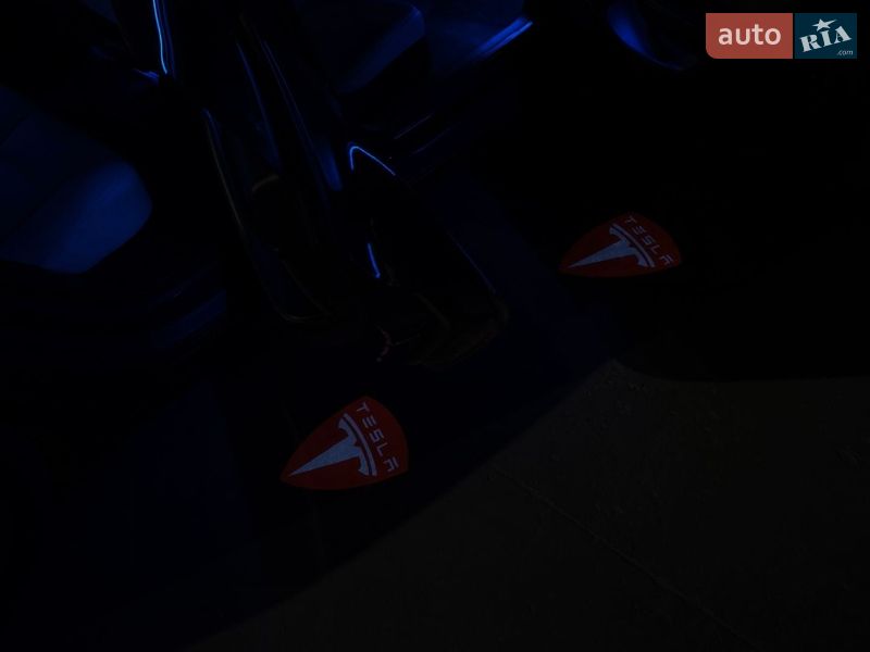 Седан Tesla Model 3 2021 в Львове