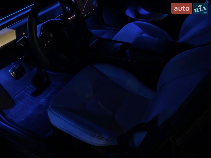 Седан Tesla Model 3 2021 в Львові