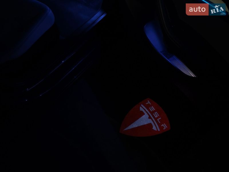 Седан Tesla Model 3 2021 в Львові