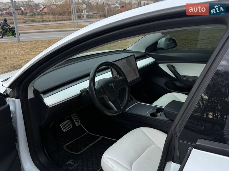 Седан Tesla Model 3 2020 в Виннице