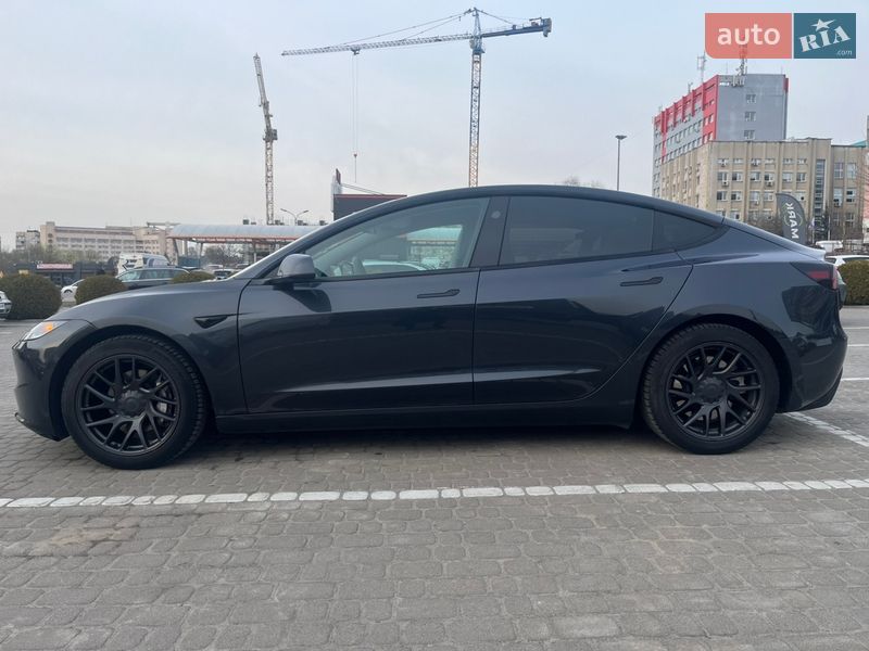 Седан Tesla Model 3 2024 в Львове