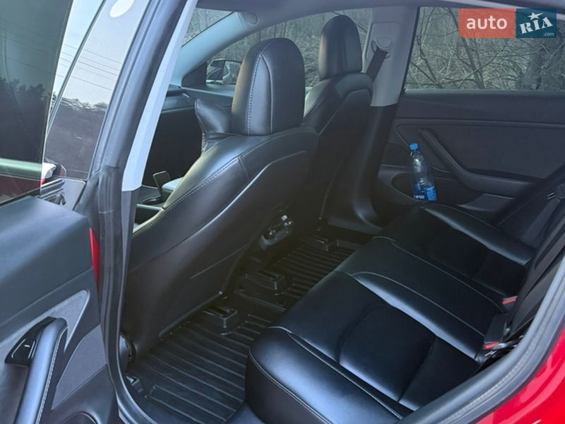 Седан Tesla Model 3 2020 в Перемышлянах