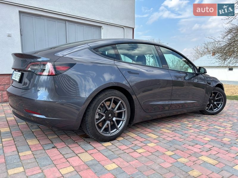 Седан Tesla Model 3 2021 в Дрогобыче