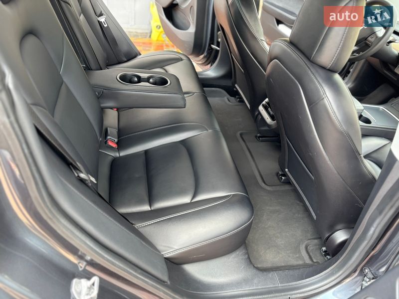 Седан Tesla Model 3 2021 в Дрогобыче