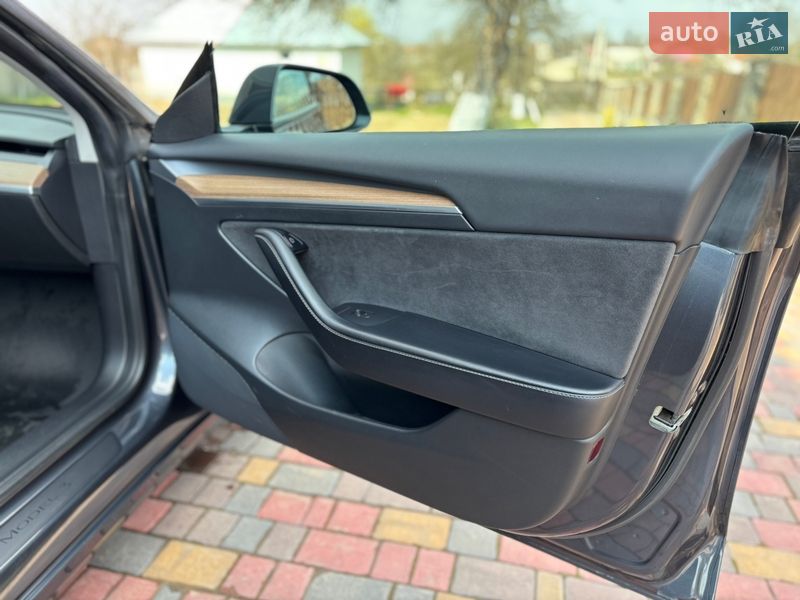 Седан Tesla Model 3 2021 в Дрогобыче