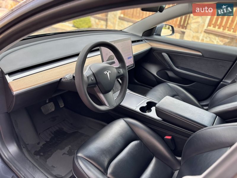 Седан Tesla Model 3 2021 в Дрогобыче