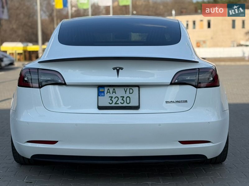 Седан Tesla Model 3 2019 в Киеве