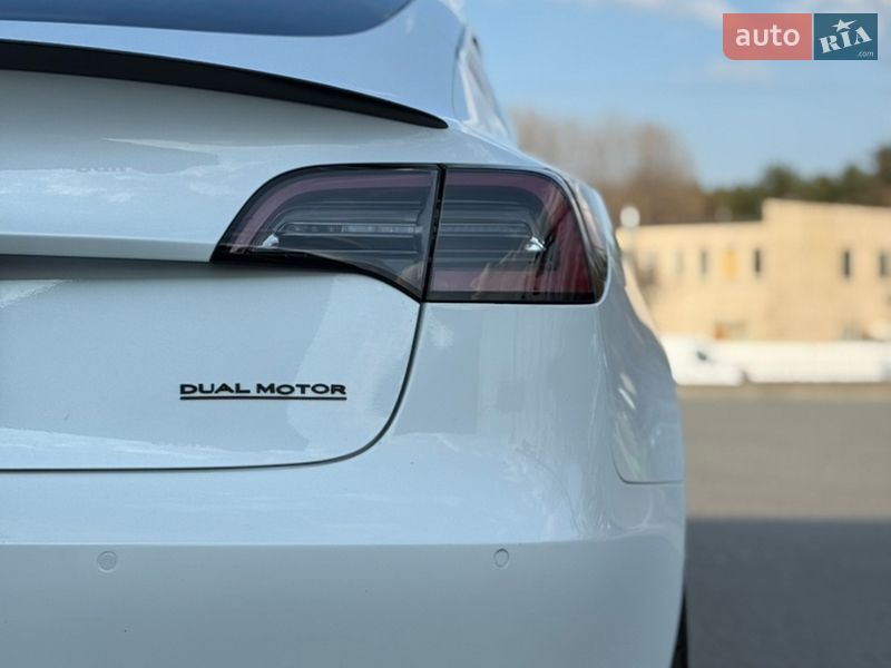 Седан Tesla Model 3 2019 в Киеве