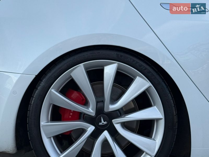 Седан Tesla Model 3 2019 в Києві