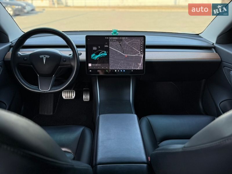 Седан Tesla Model 3 2019 в Киеве