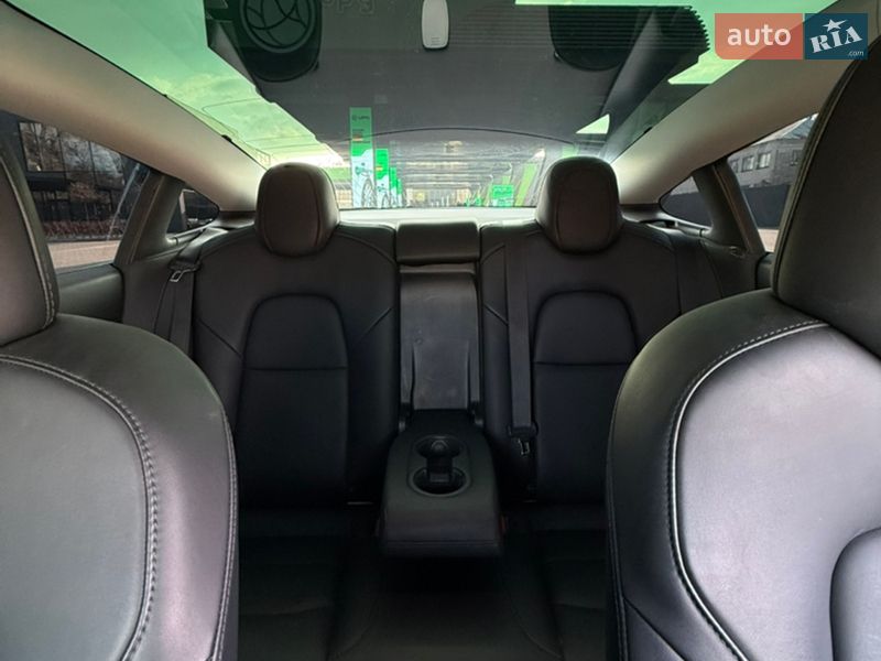 Седан Tesla Model 3 2019 в Киеве