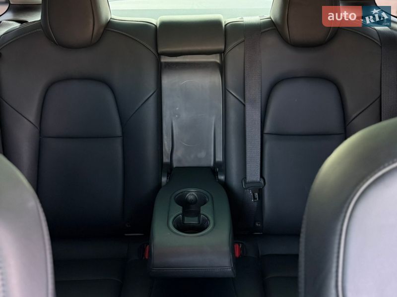 Седан Tesla Model 3 2019 в Киеве