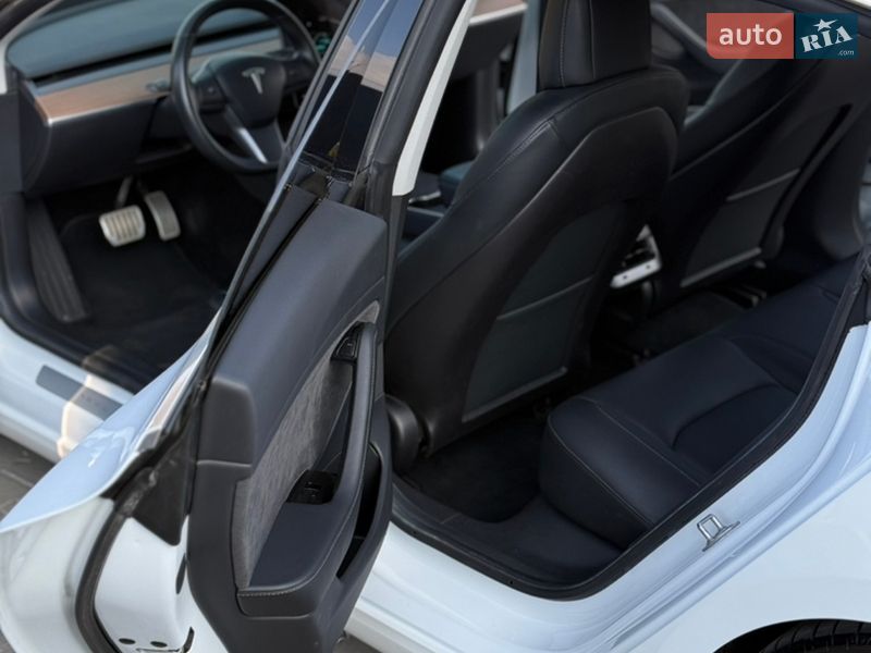 Седан Tesla Model 3 2019 в Киеве