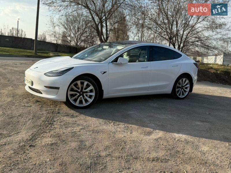 Седан Tesla Model 3 2018 в Запоріжжі