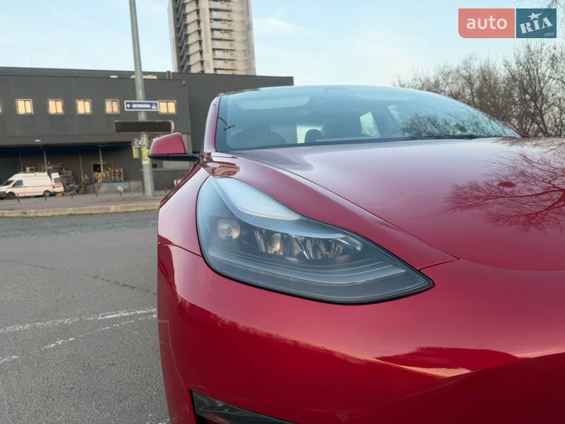 Седан Tesla Model 3 2022 в Києві