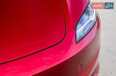 Седан Tesla Model 3 2024 в Черновцах