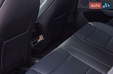 Седан Tesla Model 3 2024 в Черновцах