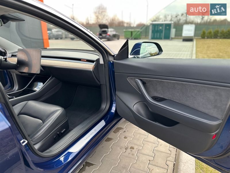 Седан Tesla Model 3 2018 в Вінниці