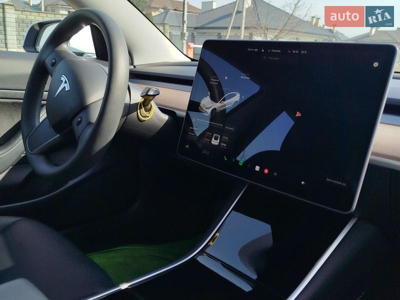 Седан Tesla Model 3 2020 в Ровно