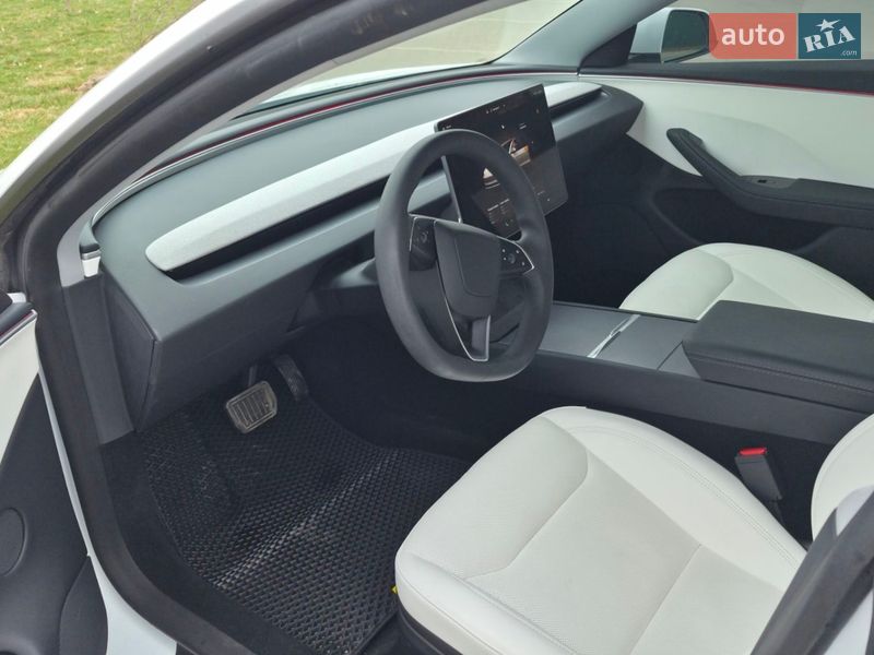 Седан Tesla Model 3 2025 в Ивано-Франковске