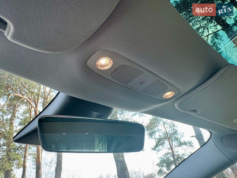 Седан Tesla Model 3 2020 в Києві