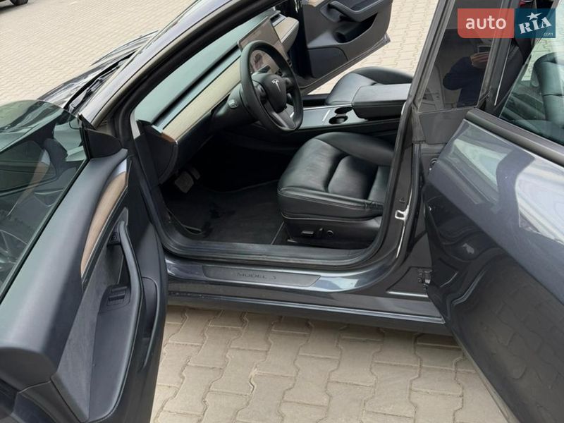 Седан Tesla Model 3 2022 в Луцке